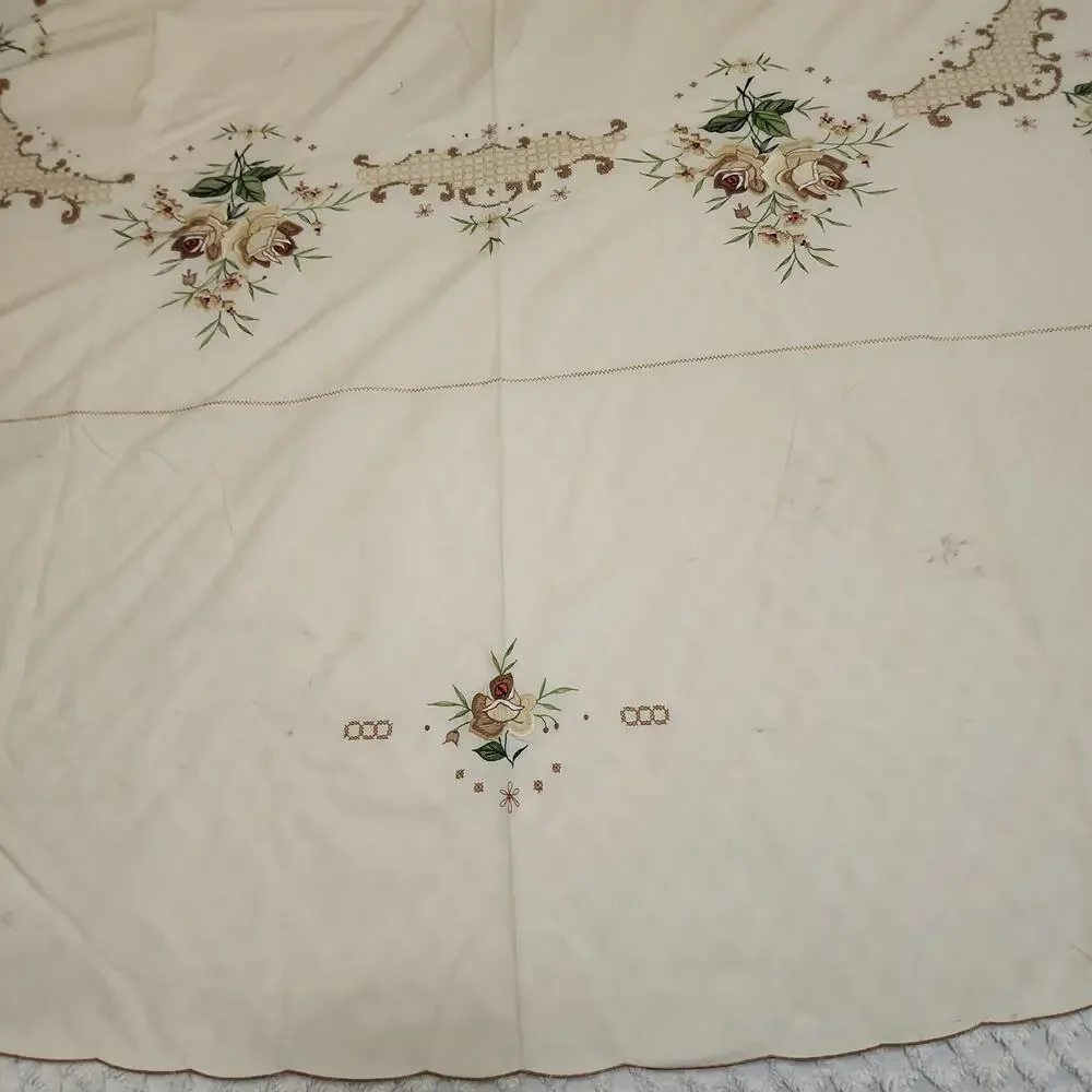 Unbranded embroidered oval